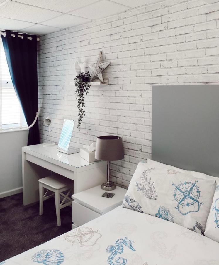 Bed and Breakfast By The Seaside à Blackpool Extérieur photo
