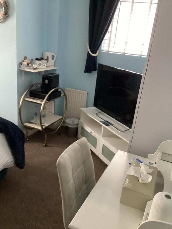 Bed and Breakfast By The Seaside à Blackpool Extérieur photo