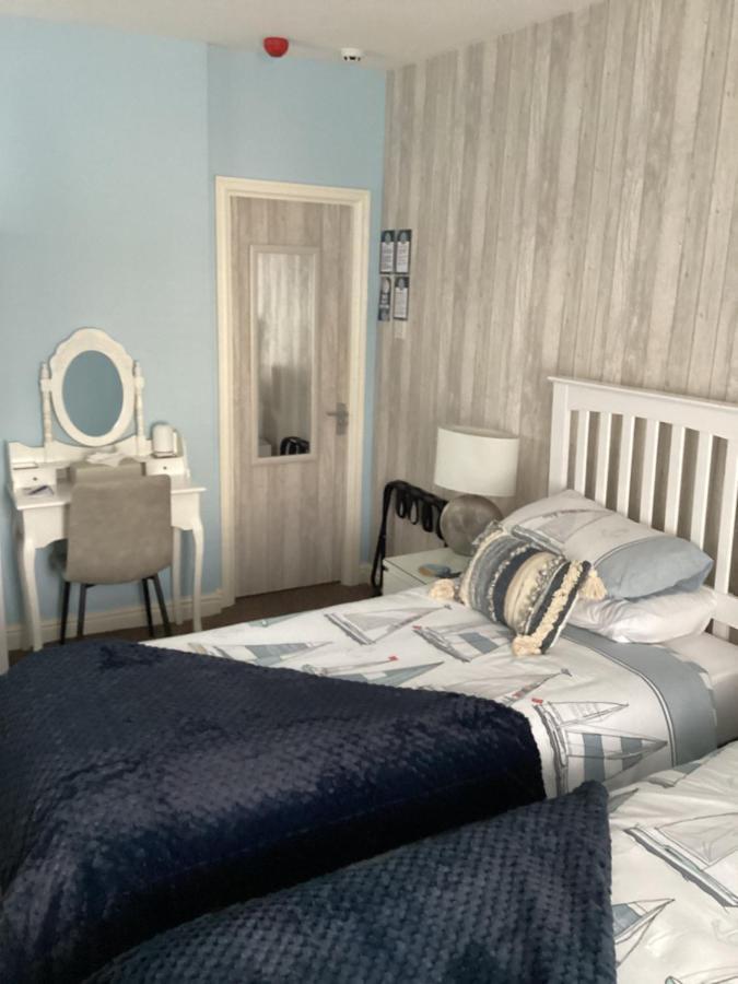 Bed and Breakfast By The Seaside à Blackpool Extérieur photo